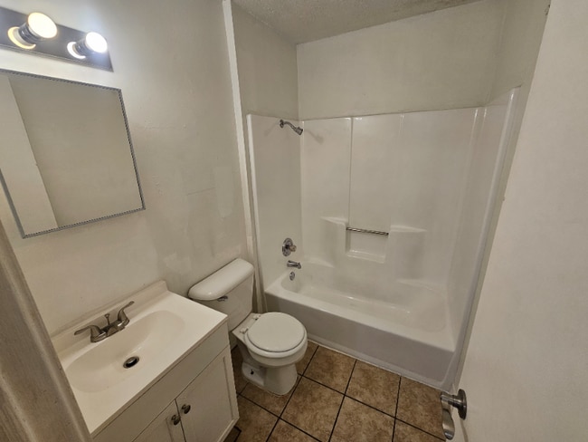 Photo - 1926 Martin St Unit 1926