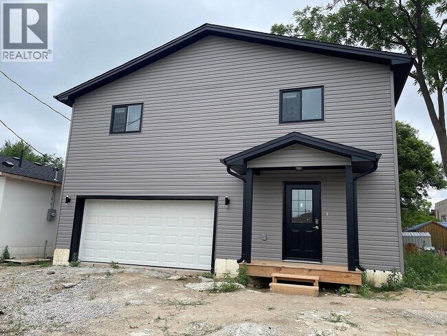 Photo - 2392 Boswell St
