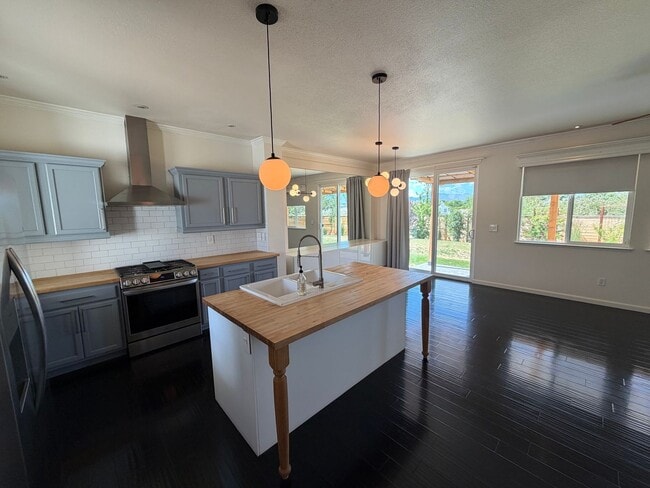 Photo - Beautiful Home in Stead!