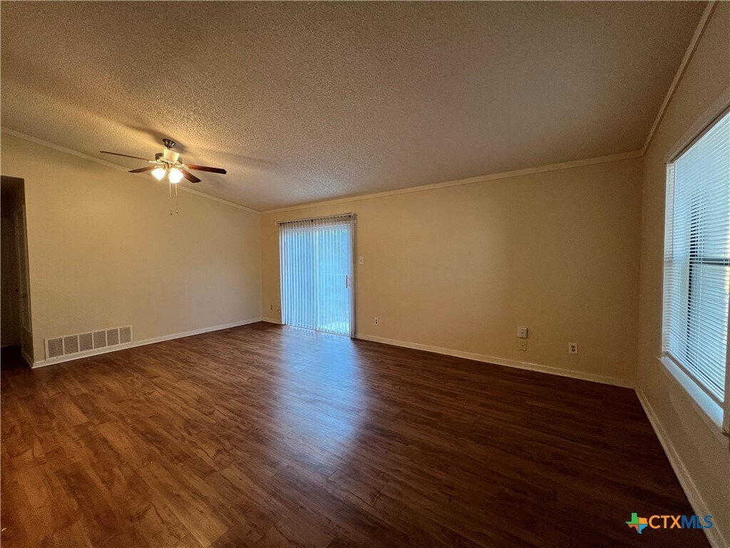 Photo - 1524 Shannon Cir