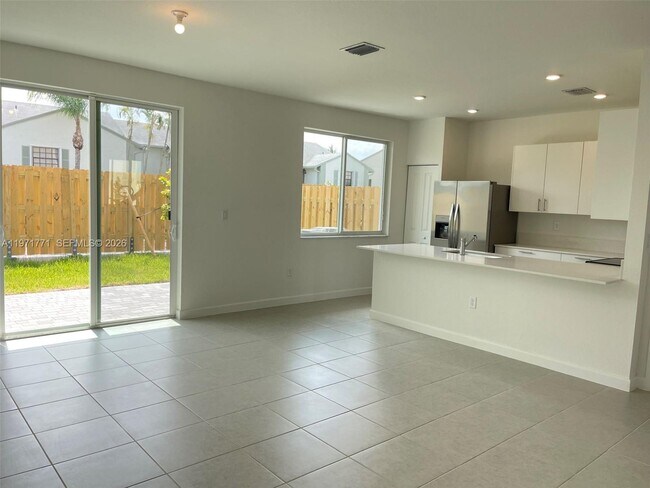 Photo - 1427 SE 7th Ter