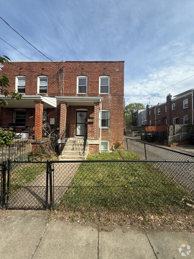 Building Photo - 3 Bedroom 1 Bath House