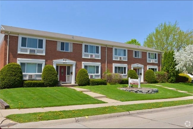 Building Photo - 4915 Briarwood Ave Unit Apartment 8
