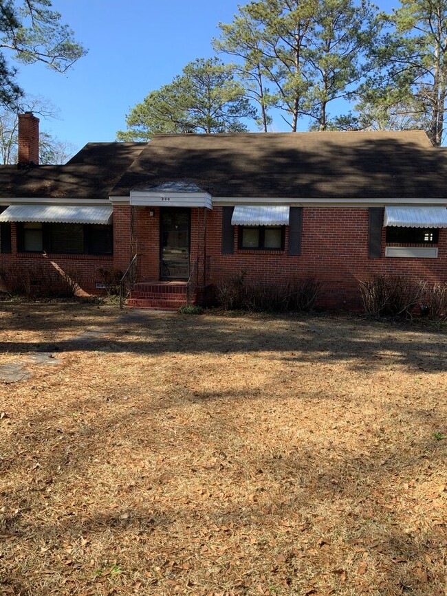 Building Photo - 200 Sunset Dr