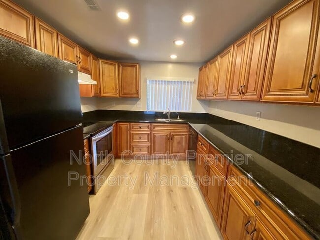 Photo - 2850 Englewood Way