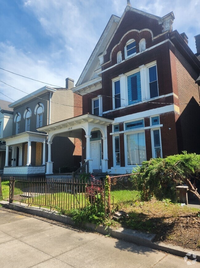Building Photo - 1816 W Jefferson St Unit 3 Rental