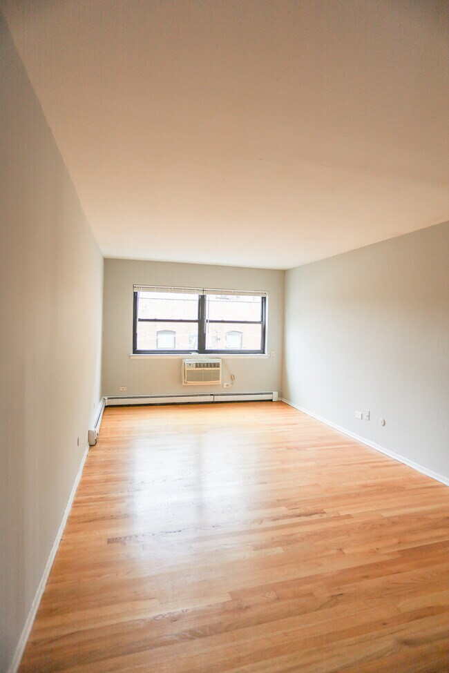 2835 N Cambridge Ave Unit 201