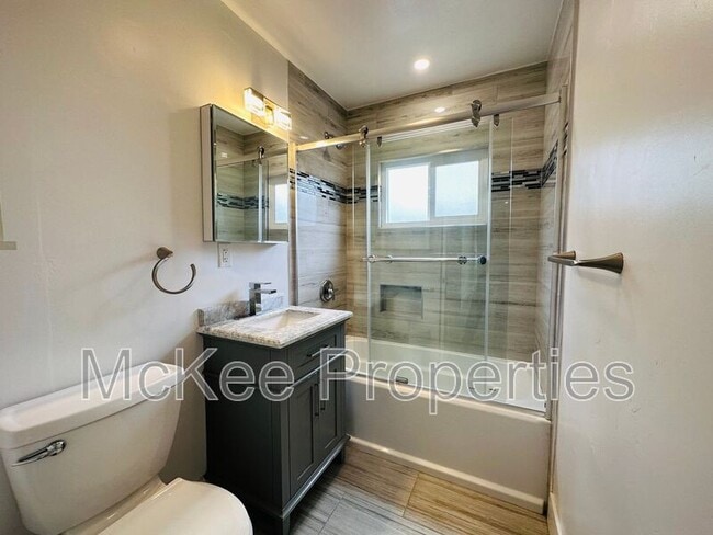 Photo - 1658 Cable St