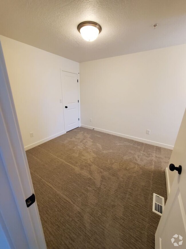 Building Photo - Gorgeous 3 Bedroom Townhome in Herriman!