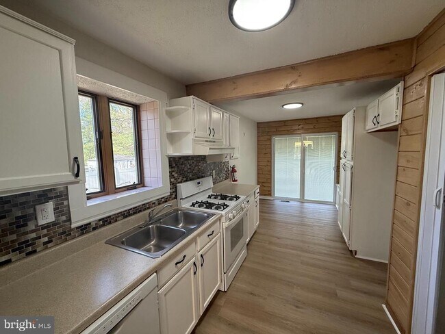 Photo - 1452 14th Ave