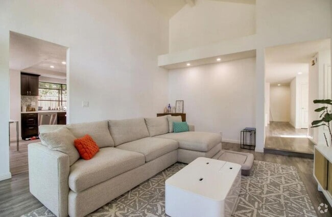 Building Photo - 1029 Foothill Dr Rental