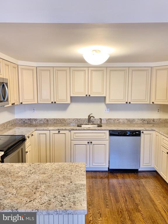 Photo - 1557 Dunterry Pl