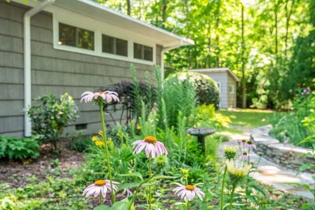 Photo - Prestine mid-century modern ranch minutes from Southpoint!- Application Pending