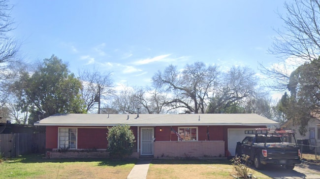 Building Photo - Room in House on Brettonwood Dr