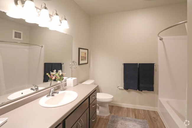 2BR, 2BA, Model - 951 SF