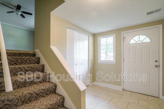 Photo - 107 SE Brentwood Dr