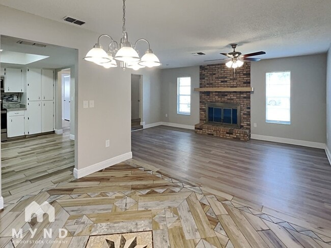 Photo - 2040 De Carlo Ave