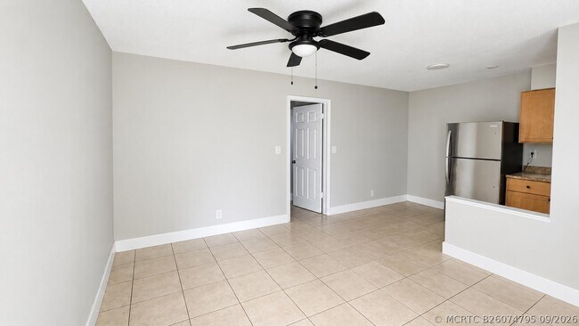 Photo - 435 NW 41st St Unit 2