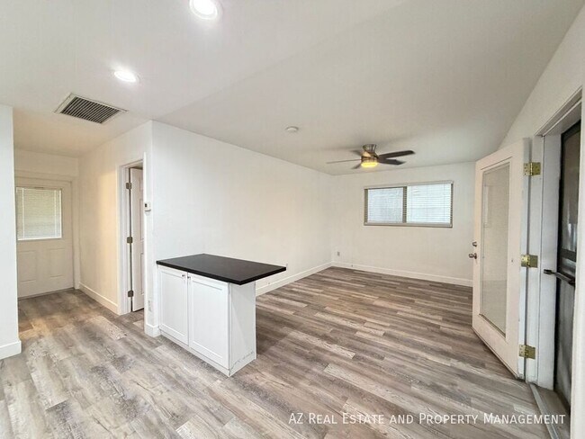 Photo - 3417 E Windsor Ave