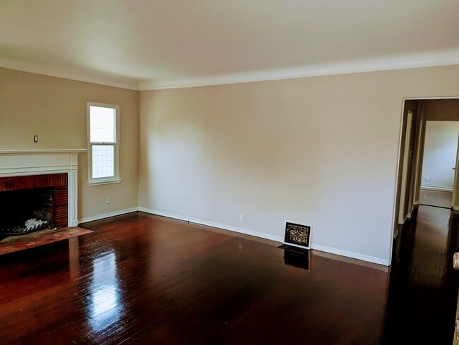 Living Room - 1128 16th St Unit Front House