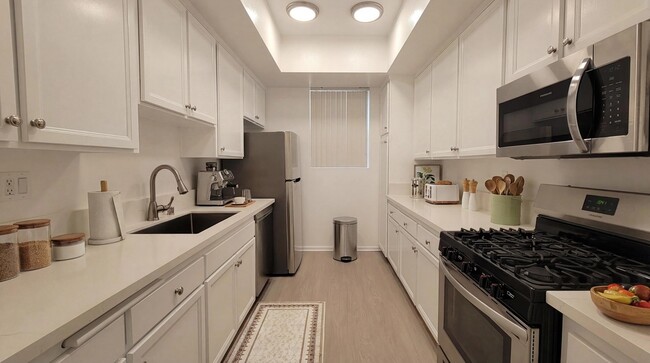 Photo - 1730 Colby Ave Unidad 203