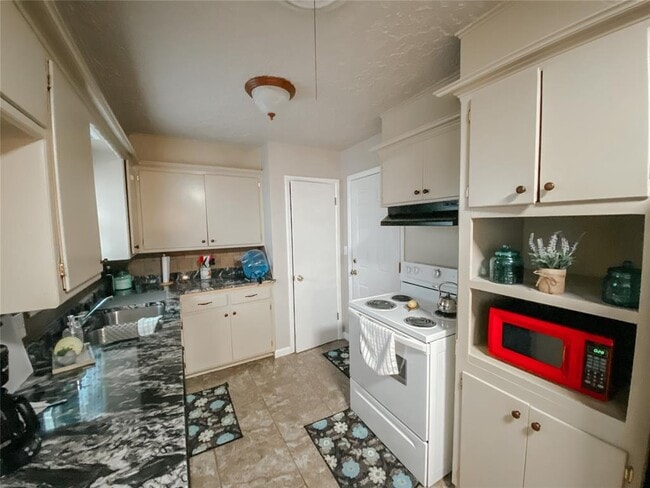 Photo - 208 Thompson Dr