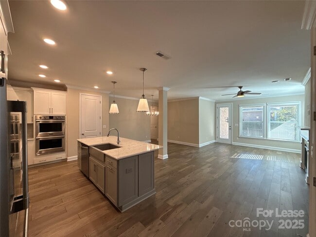 Photo - 707 Marion Dr