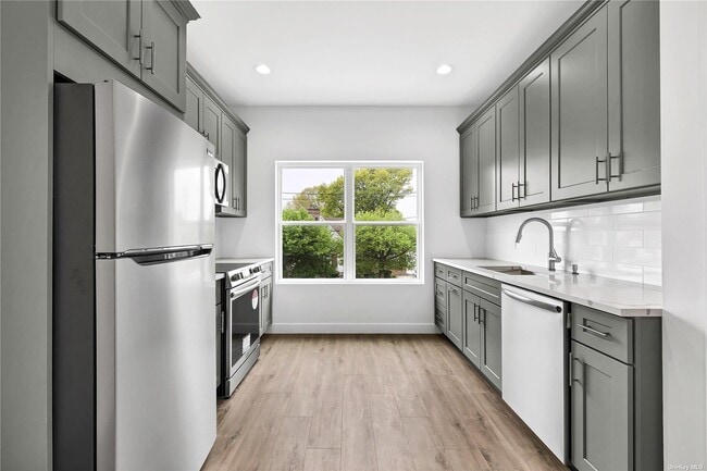 Building Photo - 533 Greenwich St Unit 2A Rental