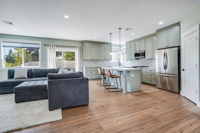 Photo - 1132 Thunderbird Ave S