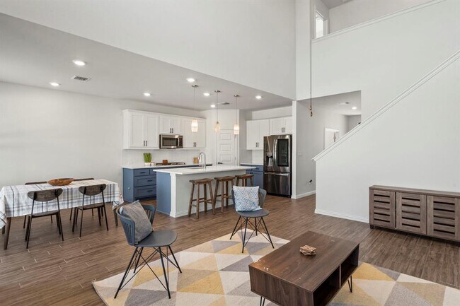 Photo - 705 Coyote Crk Wy