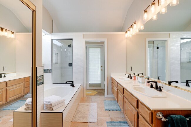 Photo - Fully Furnished Single-Story Home with Den and 3-Car Garage!