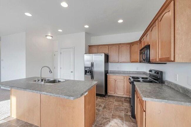 Photo - Bright Townhouse in Saratoga Springs w attached 2 car garage