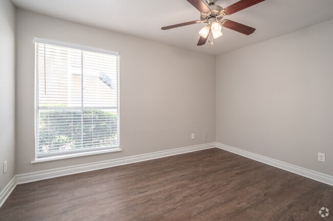 1BR, 1BA - 575SF - Bedroom