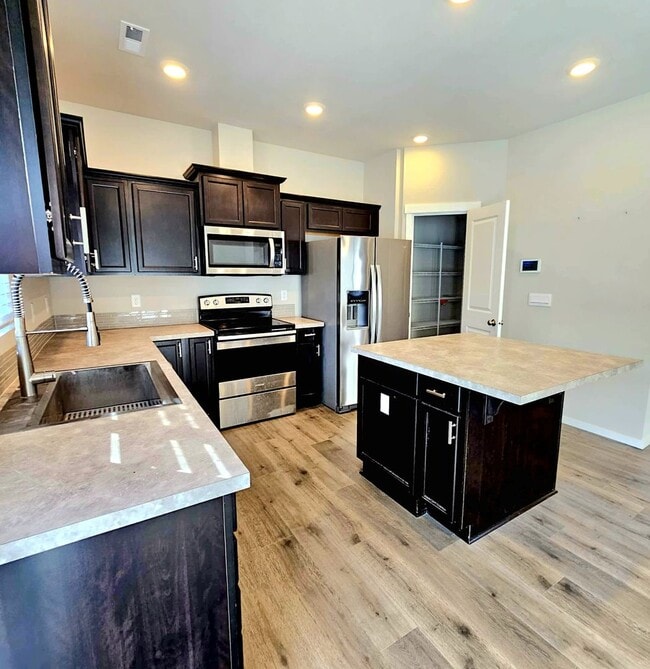Photo - Immaculate and spacious 3 bed townhouse in convenient CK location