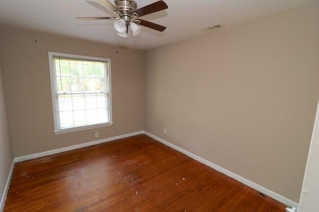 Photo - 2319 Glengariff Dr