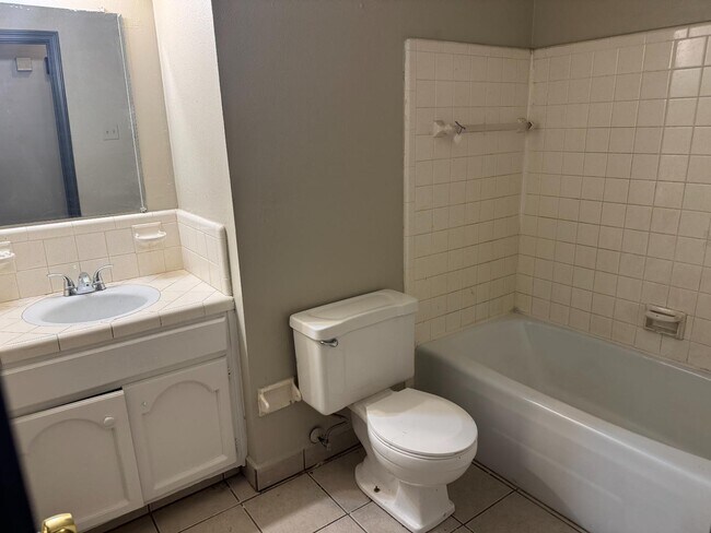 Photo - 908 Redstone Ln