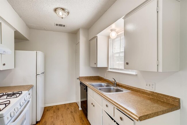 Photo - 818 Sahara Ave