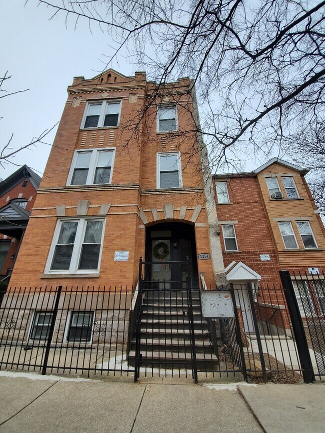 Photo - 1254 N Maplewood Ave Unit #2