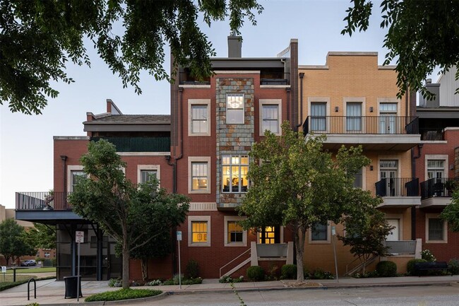 Building Photo - 109 NE 3rd St Rental