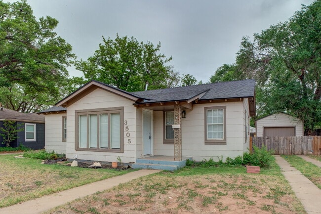 Building Photo - Wonderful updated home! 3/1!