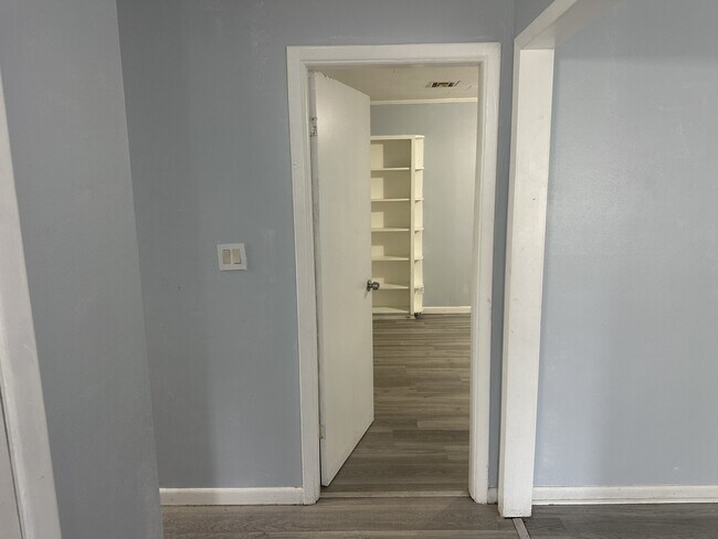 Photo - 2833 Bellview Ave