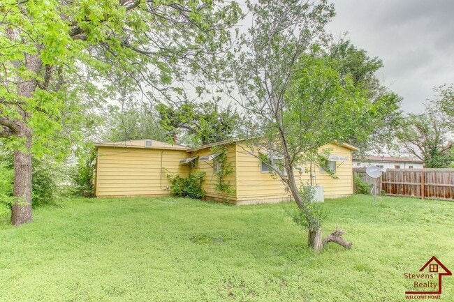 Photo - 1436 NW Ozmun Ave