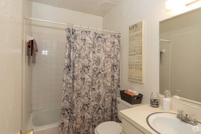 1BR, 1BA - 448SF