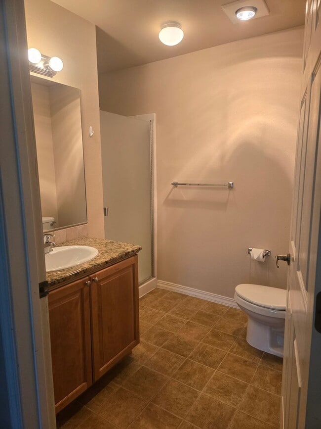 Photo - For Rent – Spacious 3 Bedroom Condo in Promenade Condos