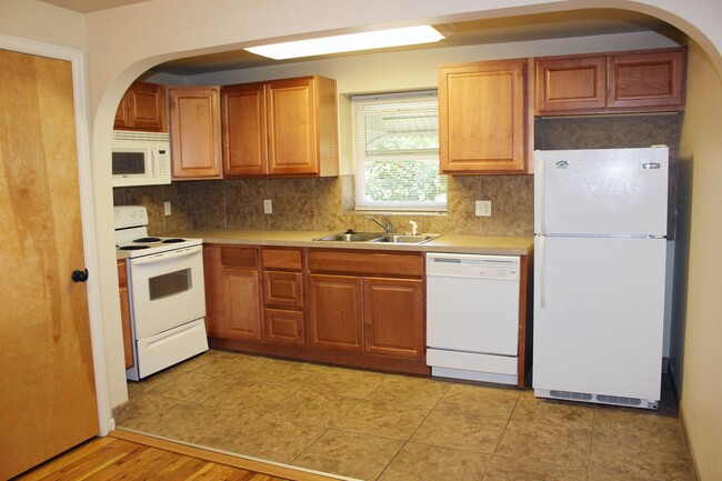 Photo - Duplex with Back Alley Parking! Apartment Unit 511 S. Grant Ave.-G511
