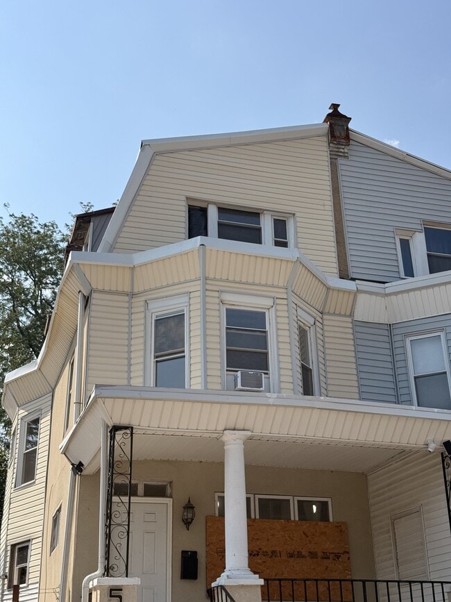 Building Photo - 527 E Chelten Ave