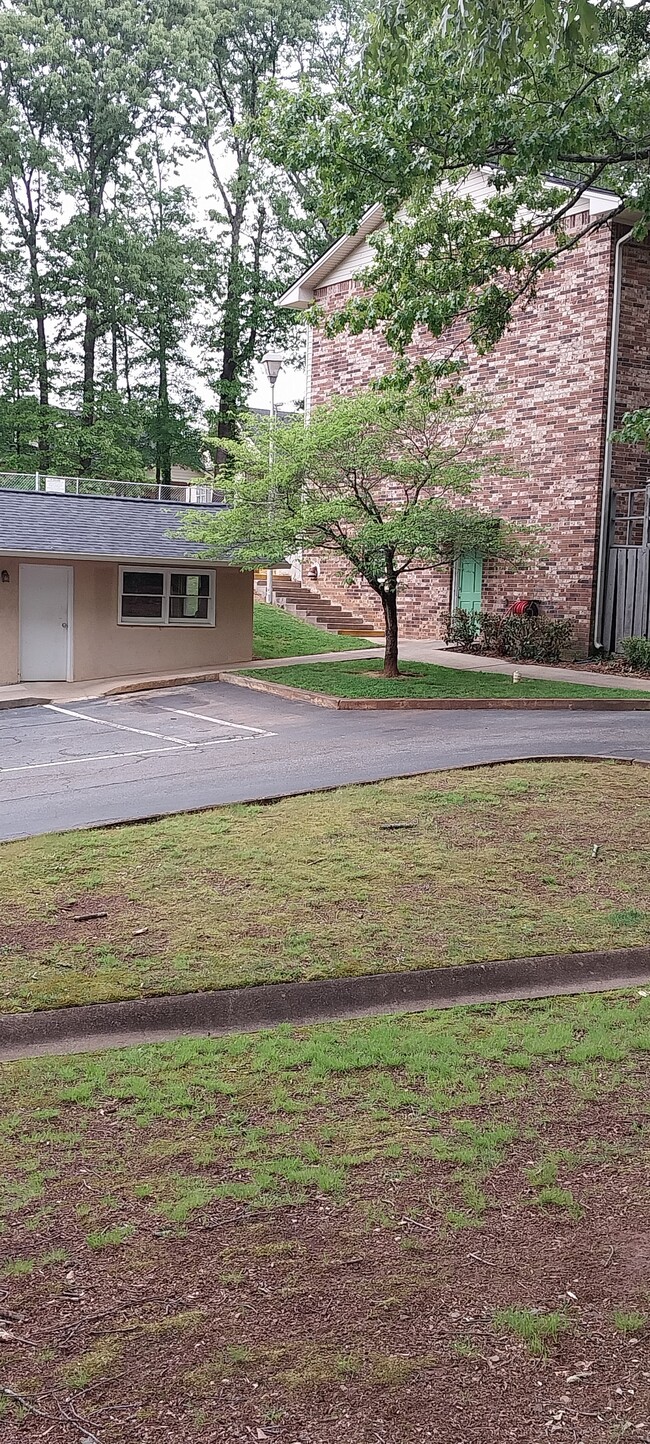 Private parking outside front door - 1235 Riverside Dr Unidad Riverside Condo