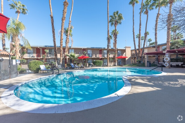 Sparkling Pool - Maryland Park Apartments