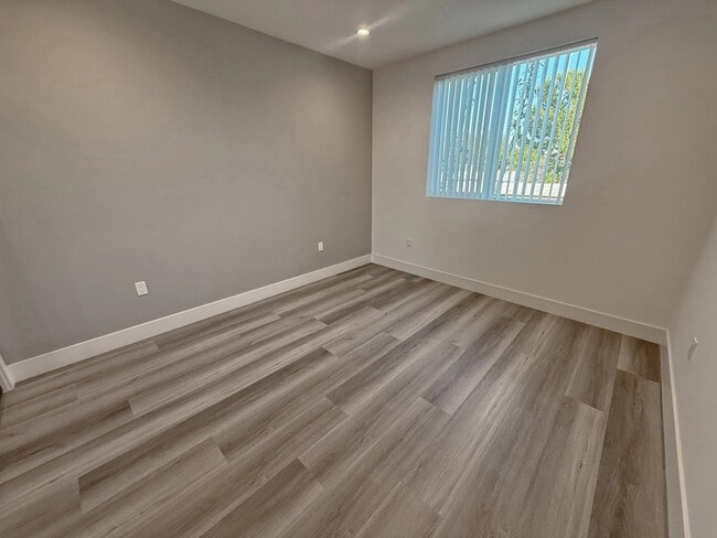 Photo - 11155 Huston St Unidad 305