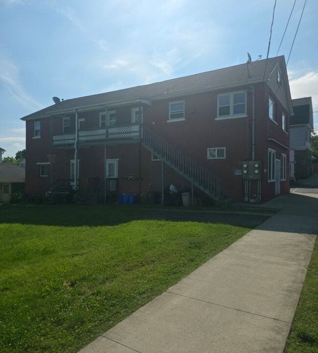 Building Photo - 134 Nicholson St Unit #2